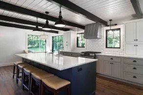Idyllic Mountain and Lake Getaway - Image 3