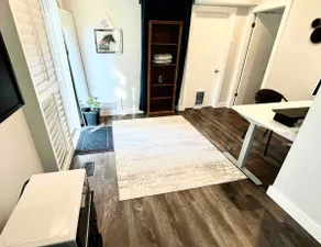 Private entire 1-bedroom with parking and backyard - Image 2
