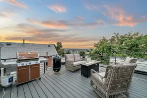 Luxury Modern 2 Bed Townhome - Image 2