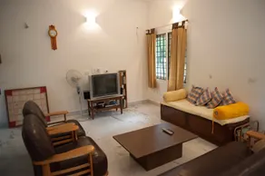 Emerald Lake Bungalow - Image 2