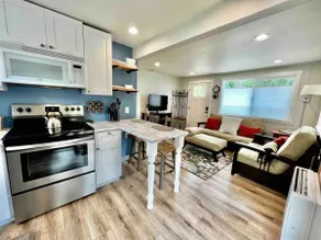Cozy Country Cottage * Near Hiking & Beaches - Image 2