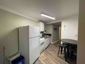 Charming King Efficiency with hot tub access - Image 3