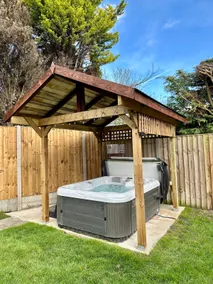 Charming Romantic Cottage + Hot Tub - Image 4