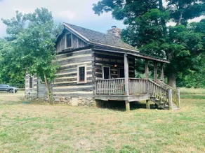 Rustic Bear Creek Cabin - Image 2