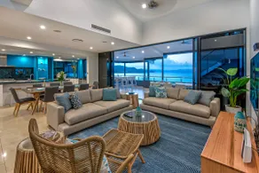 Edge 16 Waterfront Modern Luxury With Buggy - Image 2
