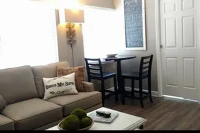 Roberts Mill Suites Small Town Vibes - Image 3