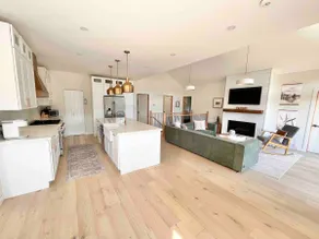 Large lakefront 3 Bedroom Modern Cottage Oasis - Image 3