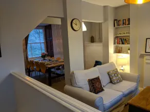 Cathedral Quarter - sleeps 8 - Image 2