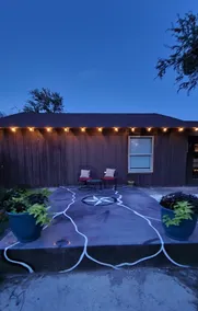 Adorable 2-bedroom guesthouse with free parking - Image 4
