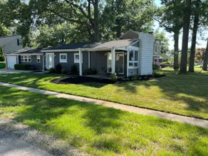 1.5 bath Home across from Lake Erie - Image 2