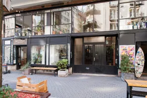 Charming Vintage Apartment Near Bars and Bistros - Image 5