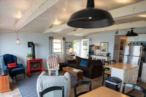 Cozy 3-Br Lake Ontario cottage with sunset views - Image 5