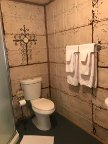 SMITHVILLE GUEST HAUS - Image 4