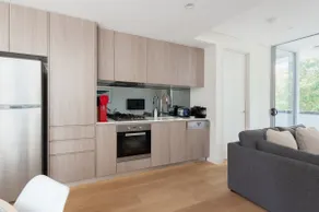 Stylish and Spacious Beach Apartment - Image 5