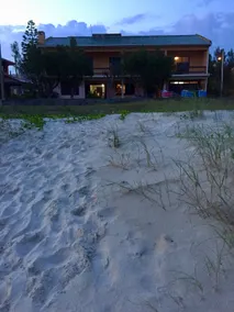 Isolated beautiful house right on the beach - Image 2