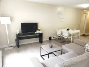 Cozy Suite 8 min to DT & 3 min to VGH - Image 2