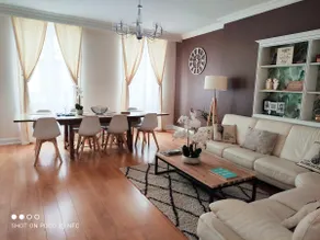 Very central, 4 bathrooms, 2 toilets. - Image 3