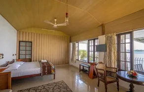 Water front Cottage With Marina View - Image 2