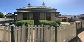 Cottage on Sutton - Image 2