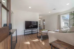 Renovated 2BD, 10 Min to Beach, 4 Min to DTWN! - Image 5