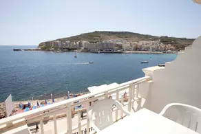 Fantastic seaview, close to bus and promenade - Image 5