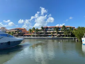 Beautiful condo infront of the Marina - Image 5