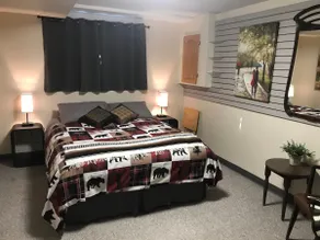 Private guest suite on quiet acreage - Penny Lane - Image 3