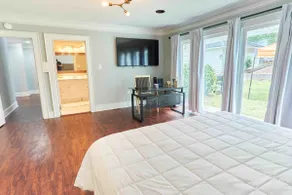 Historic Home, 4 Bedrooms 3 Full Bathrooms. - Image 3