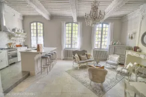 Beautiful apartment in the historic center of Uzès - Image 2