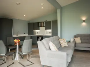 Platinum Lakeside Lodge at Mullans Bay - Image 5