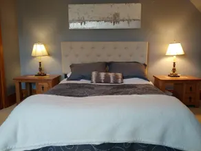Spacious Downtown Loft - Image 2