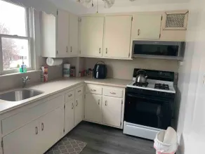 An entire apartment with one car free parking - Image 4