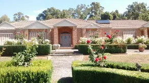 A perfect country getaway for couples or friends. - Image 4
