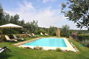 Private villa with pool - Image 2