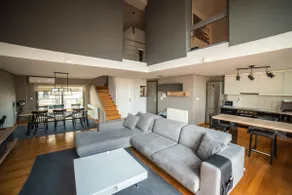 Minimal Brand New Loft next to Subway - Image 2