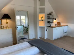 Large, nice room with private kitchenette and bathroom - Image 2