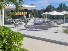 Bolongo Bliss: Your Exclusive Beachfront Getaway - Image 2