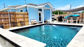 Pool House - Image 5