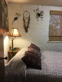 Cozy 3 RM crashpad w/private entry, near airport - Image 3