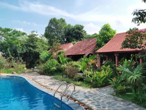 Tropical Hideaway Poolside - Image 5