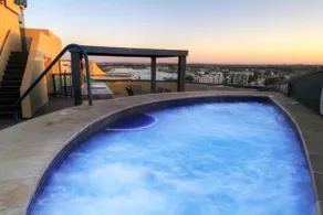 Beachfront Mooloolaba Apartment- 7th Floor in the Landmark Resort - Image 4