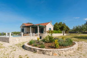 Ferienhaus mit Grill, Garten und privatem Pool - Image 5