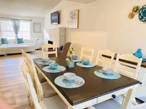 Stylish 4BR Home W/Pool - Image 4