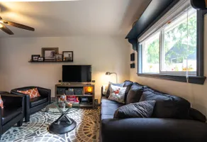 Proctor Cottage (Queen Bed; Private Parking) - Image 3