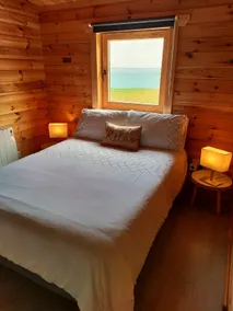 Cosy Log Cabin with stunning ocean views - Image 5
