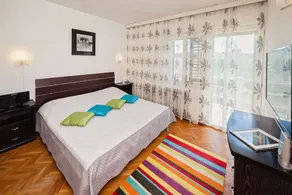 Apartment in peaceful part of island Brač (3 beds) - Image 3