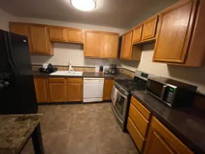 2 bedroom Condo Close to the Airport FREE KAYAK - Image 5