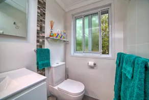 Bluehaven, Heated bathroom floor, Garden outlook - Image 3