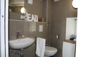 Detached house 1 bedroom, 1 bathroom, large enclosed garden and terrace - Image 5