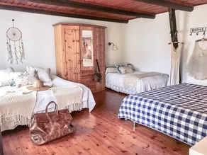 Lakeside accommodation on horse farm, Mariefred - Image 2